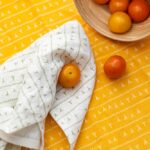 Serviette de table lin (par 2) 45x45 - Motif ARRASTA PÉ couleur jaune ABACAXI – Image 9
